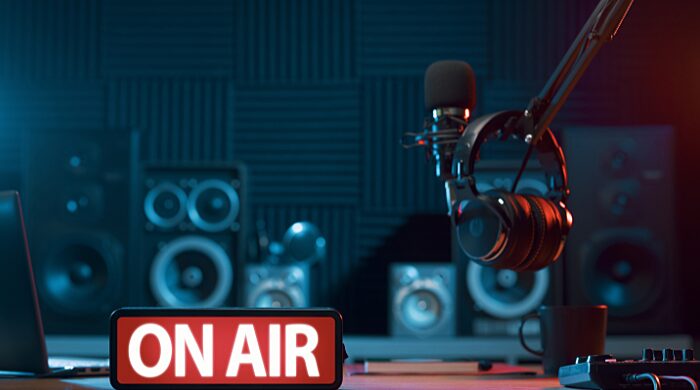 Maddocks assists the Victorian Racing Industry in sale of Radio 3 UZ